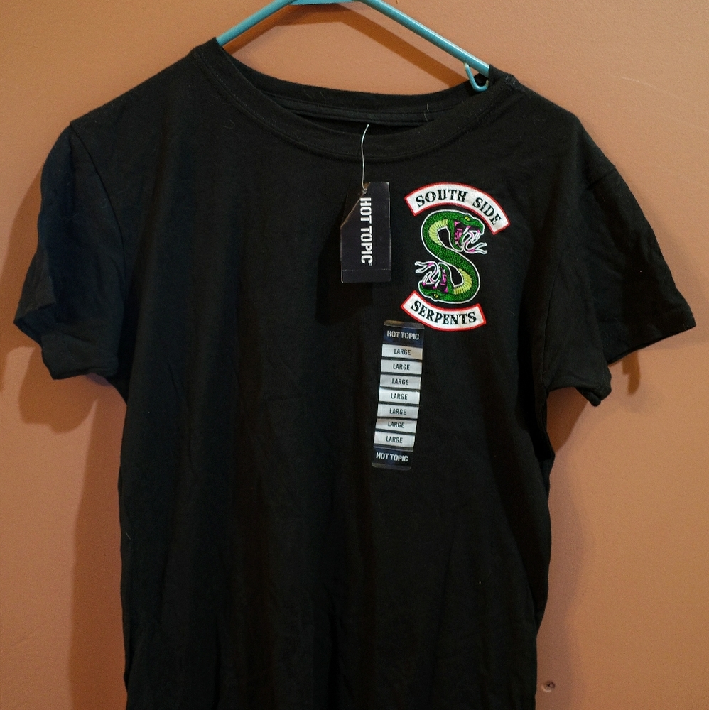 Hot Topic- Black,Southside Serpents Riverdale Tee